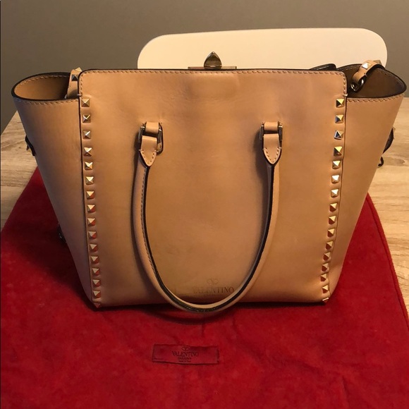 VALENTINO Rockstud Medium Tote in Beige - Picture 6 of 15